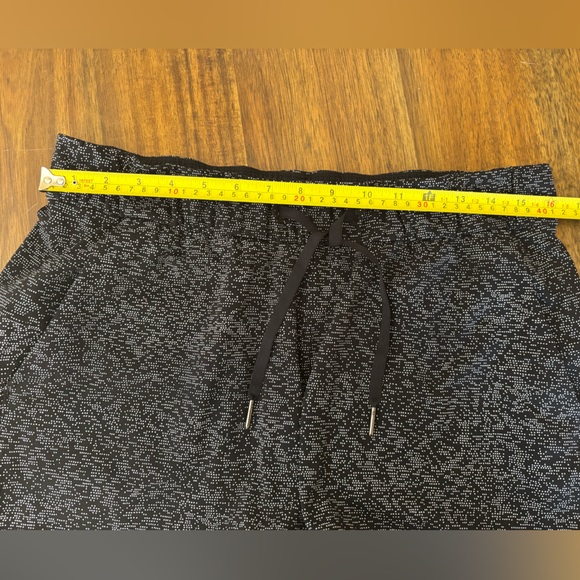 Lululemon shorts - Picture 3 of 6